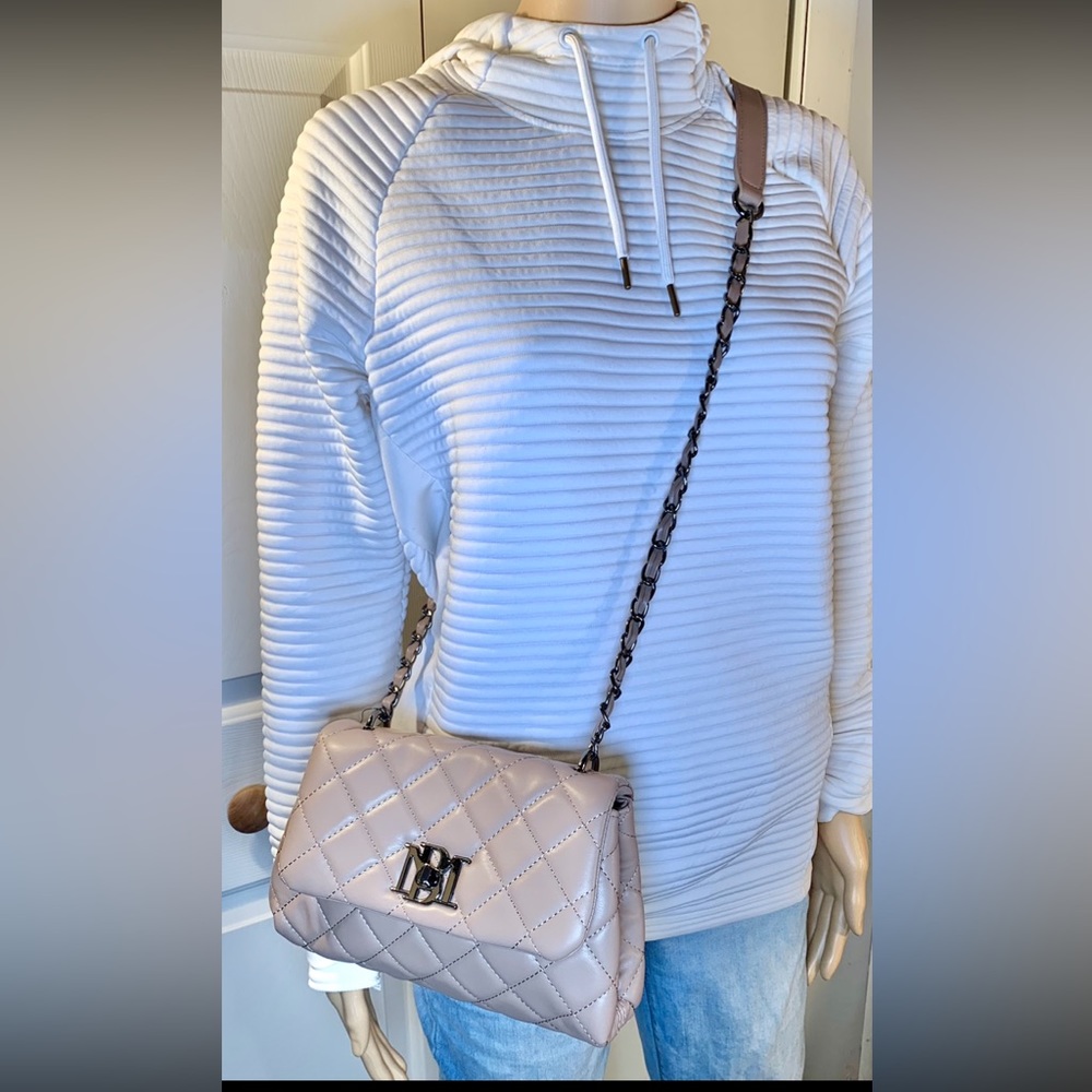 SOLD NWT Badgley Mischka Quilted Messenger Vegan Leather bag  in Taupe - Picture 4 of 14